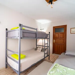 La Luna Hostel *