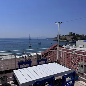 Bed and breakfast White And Blue 2*