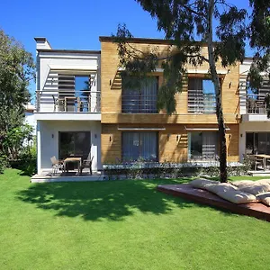 Ara Residences Apartment *
