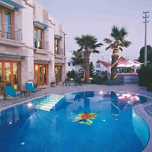 Maira Beach 호텔 4*