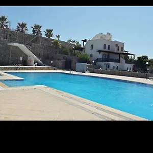 Apartment Yalikavakta Muhtesem Deniz Manzarali Bahceli