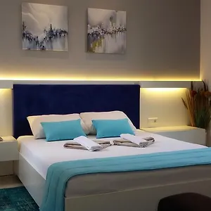 Albatros Hotel *