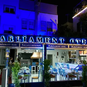 Parliament לינה וארוחת בוקר